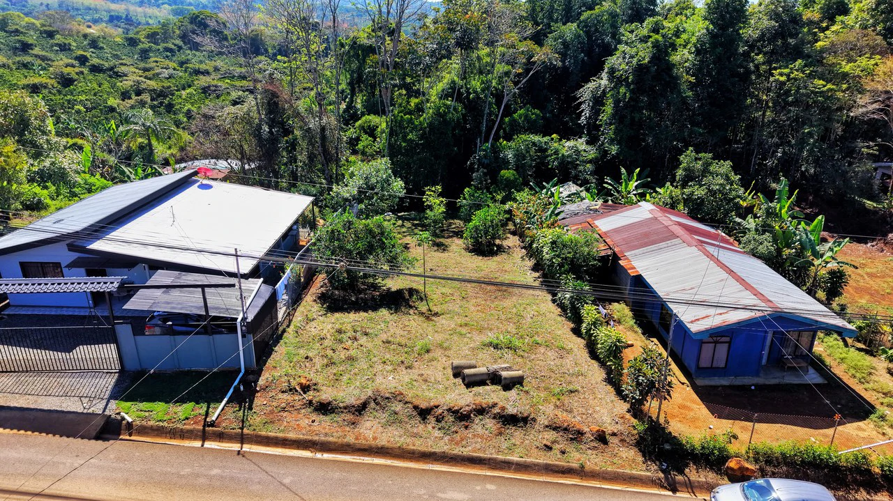 Countryside Home Construction Site For Sale in Santa Elena - Gallery image 14