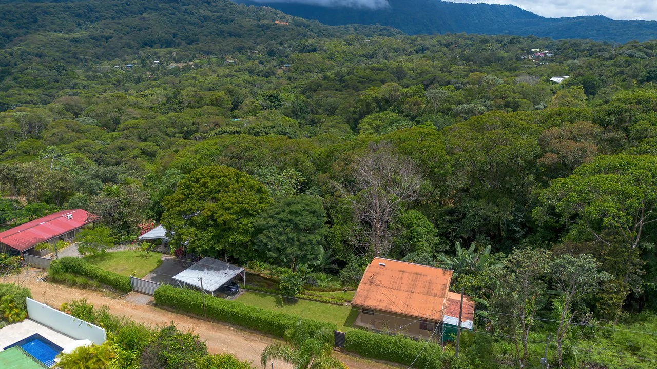 Multi-Family Compound, 4 Fully Furnished Units | 15 Minutes to the Beach - Gallery image 9