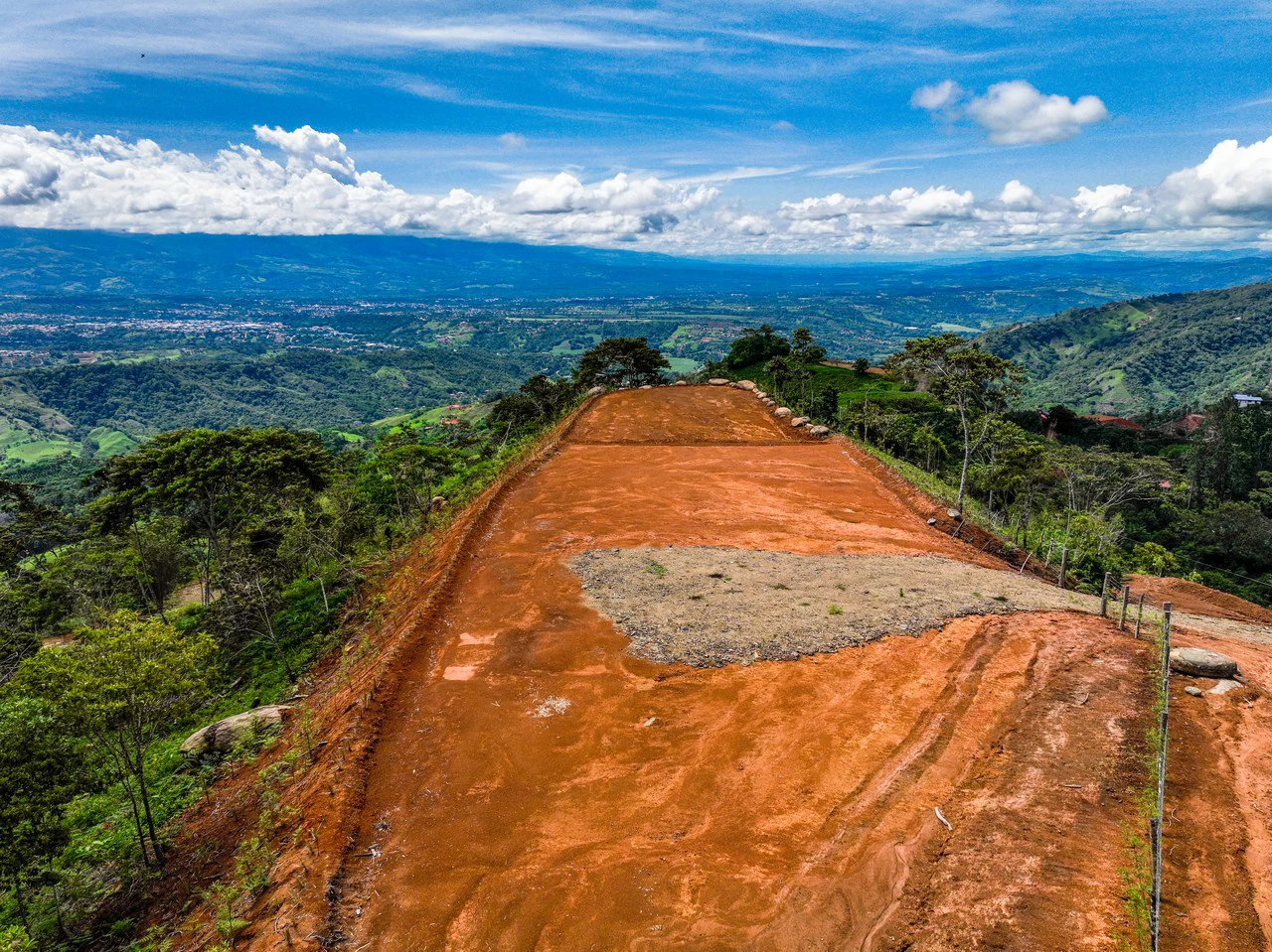 Spectacular Property with Chirripo Mountain and San Isidro City Views - Gallery image 12