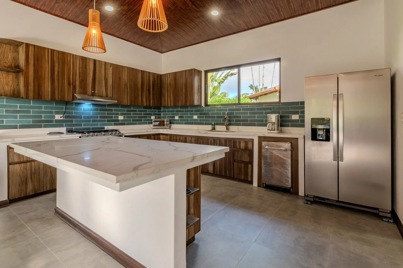 Brand New 3 Br, 2.5 Ba | Swimming Pool, High Ceilings - Gallery image 8