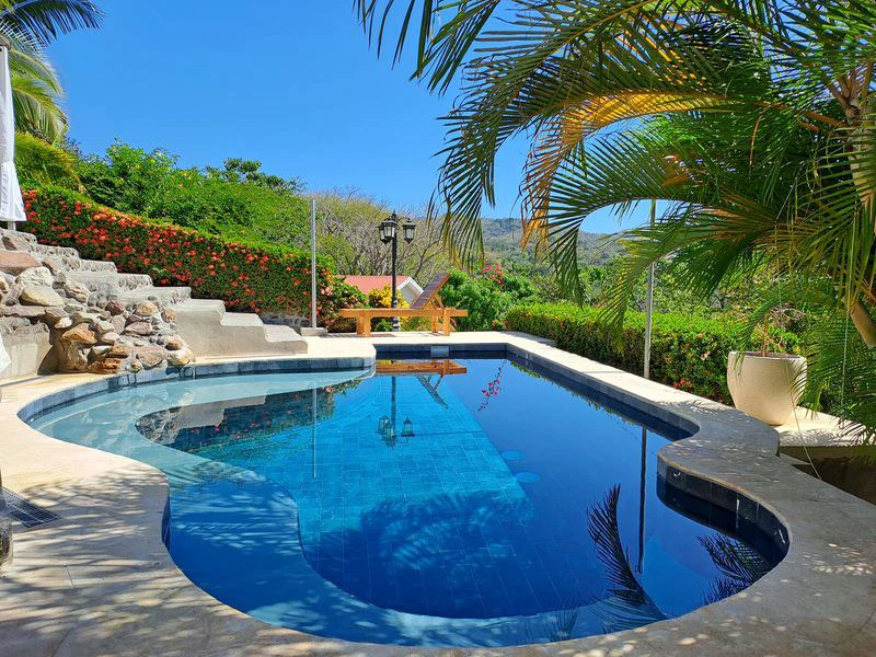 Casa Bella Montana: Charming Mountain View Home - a Slice of Paradise with Spectacular Mountain Views, New Custom Salt Water Designer Pool, and Detached 2 Car Garage with Workshop - Gallery image 2