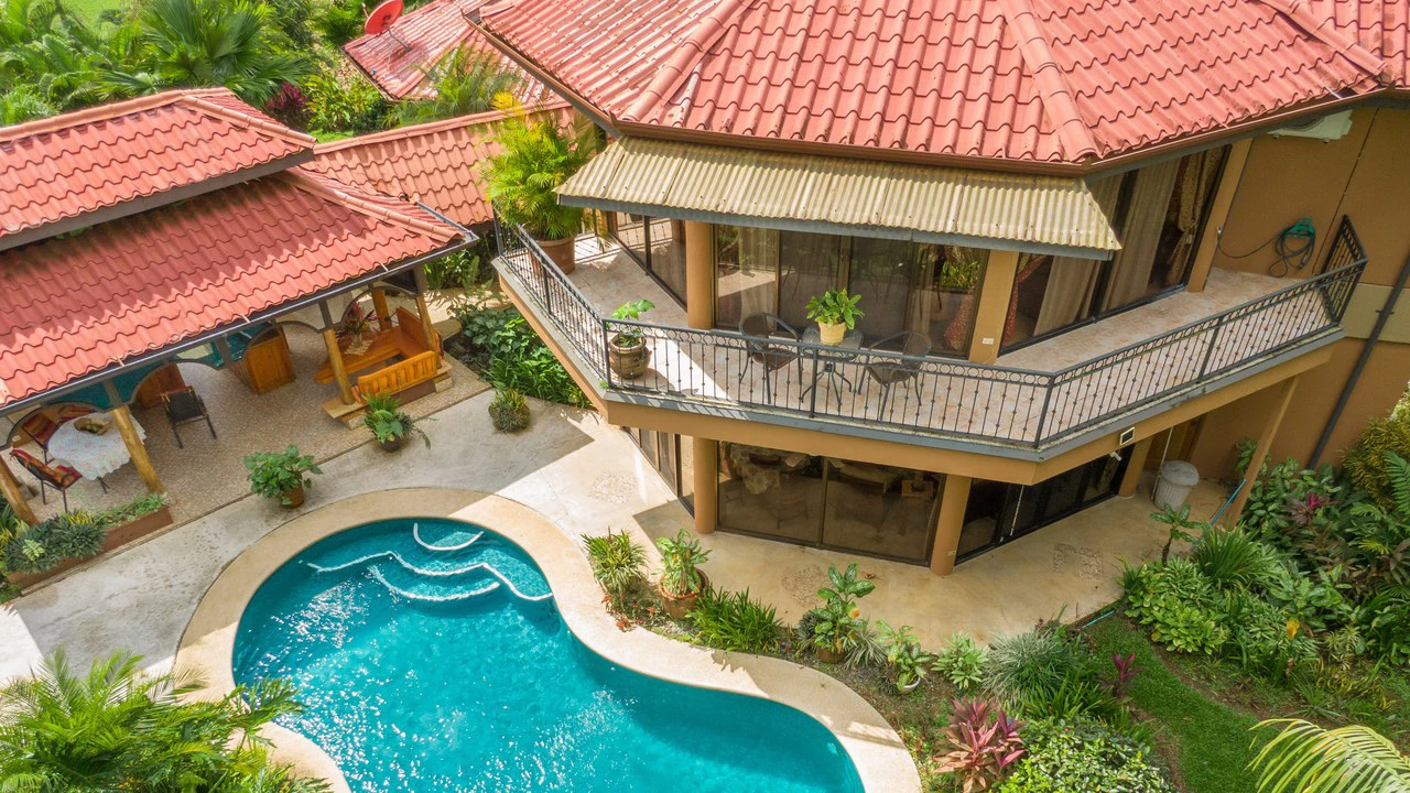 Stunning Tropical Home in Gated community with Hundreds of fruit trees: Mountain House For Sale in Naranjito - Gallery image 8