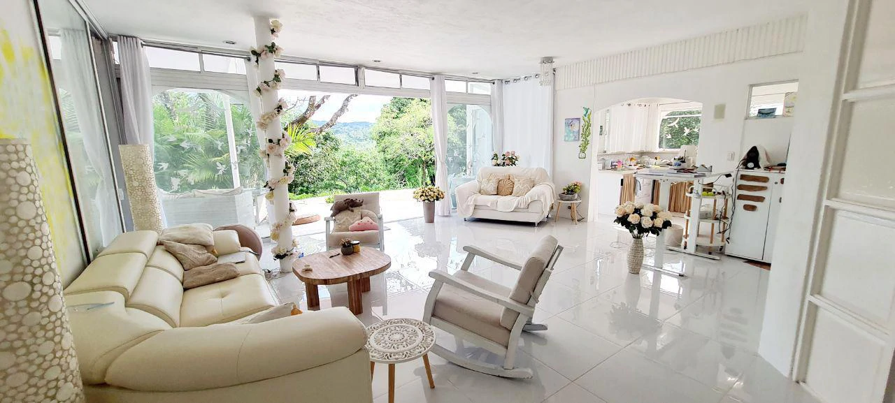 VILLA VIDA TRANQUILA - Modern Bright Home on Lake Front Property-DRASTIC REDUCTION FROM $585,000 - photo 6