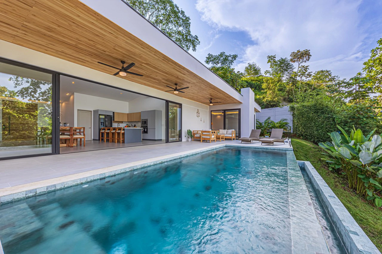 Luxury, Comfort & Investment Potential – Ocean-View Home in Uvita - Gallery image 2