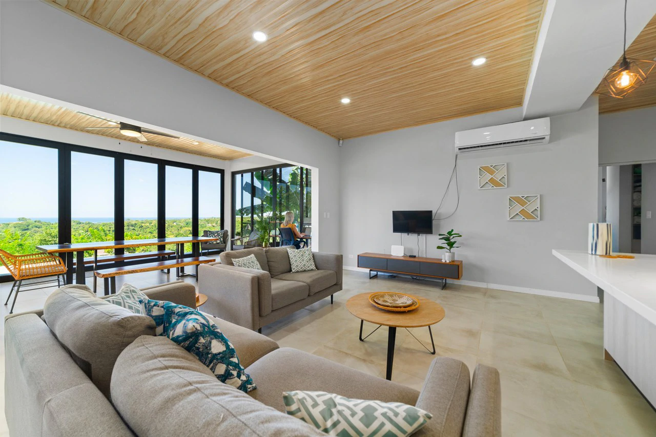 Casa Bella Vista: Brand New Hilltop Ocean View Home - Gallery image 23