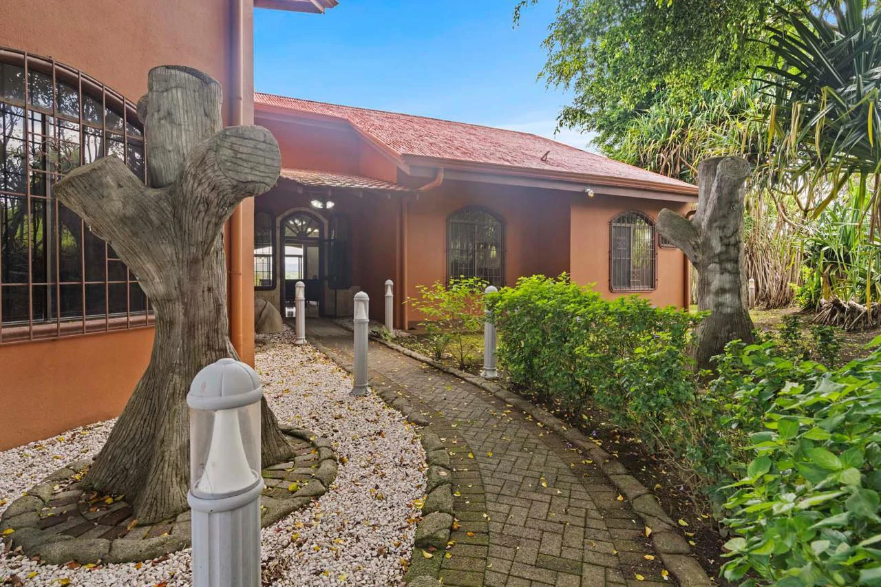 Celebrity Home with Spectacular Views: Seller Financing With 50% Down-Contact Us For More Information - Gallery image 23