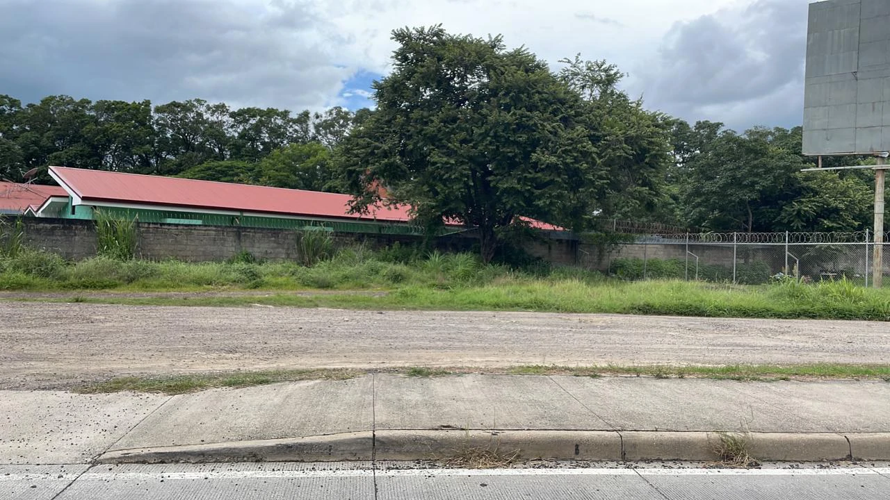 Commercial property for sale in Liberia center in front of the Mall on the main Inter american highway # 1 - Gallery image 12