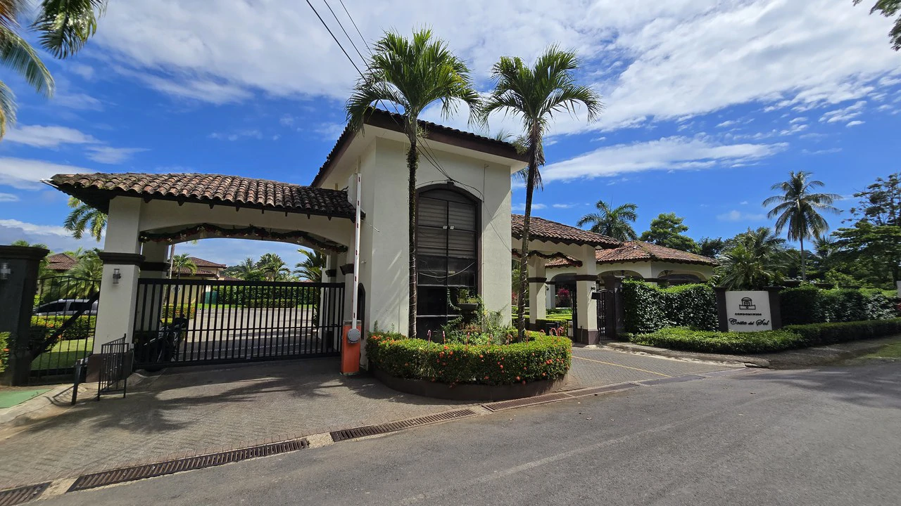 Casa Tropical: Best entry into highly sought after community! - Gallery image 13