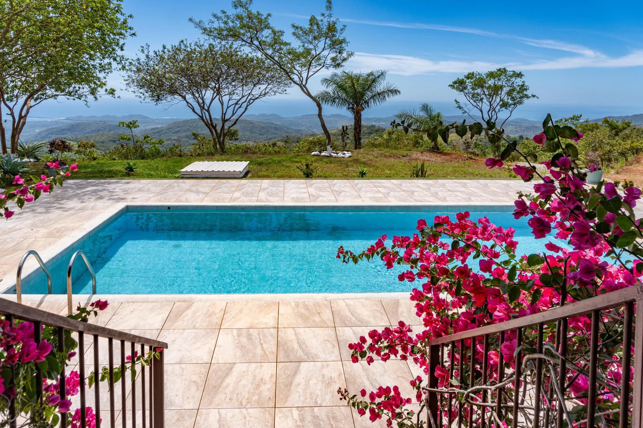 Casa Asia: Sweeping Ocean Views with All Solar Power - photo 2