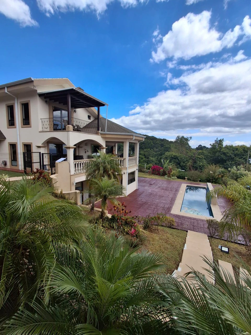 Magnificent mansion: Luxury Home + Pool, 3 Villas + Views! - Gallery image 18