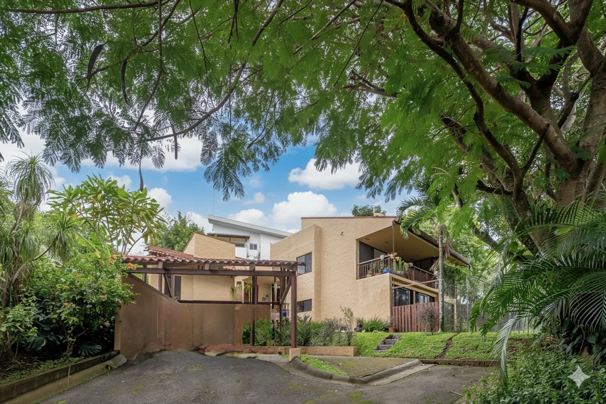 Loma Real P430: Spacious 5-Bedroom Home in Gated Community in Escazú, Guachipelin Norte