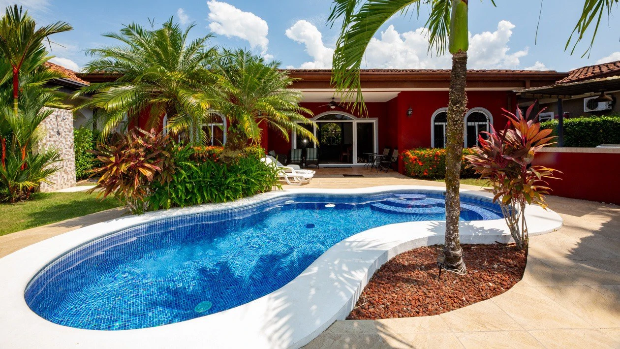Fantastic Casa Oasis, walk to the beach in Bejuco!: Private Pool in Highly Sought after Neighborhood Ner the beach!