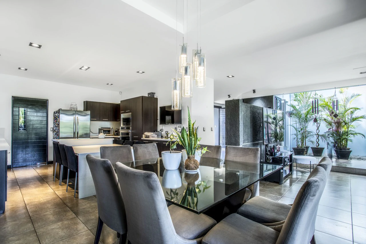 Extraordinary one story house located in a condo - Gallery image 11