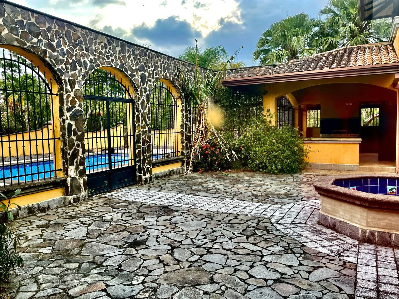 House for sale with pool in Hacienda los Reyes Alajuela Costa Rica - Gallery image 4