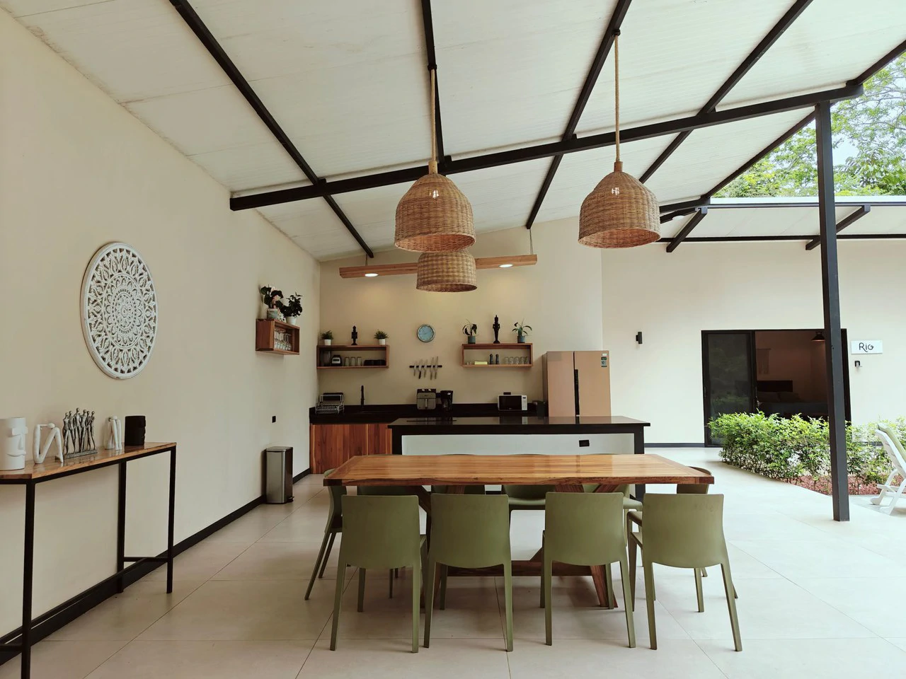 ID 751: Turn-Key Villa with Proven Income Near Cahuita National Park – Main House, Casita, and Stunning Pool on Over Half an Acre - Gallery image 6