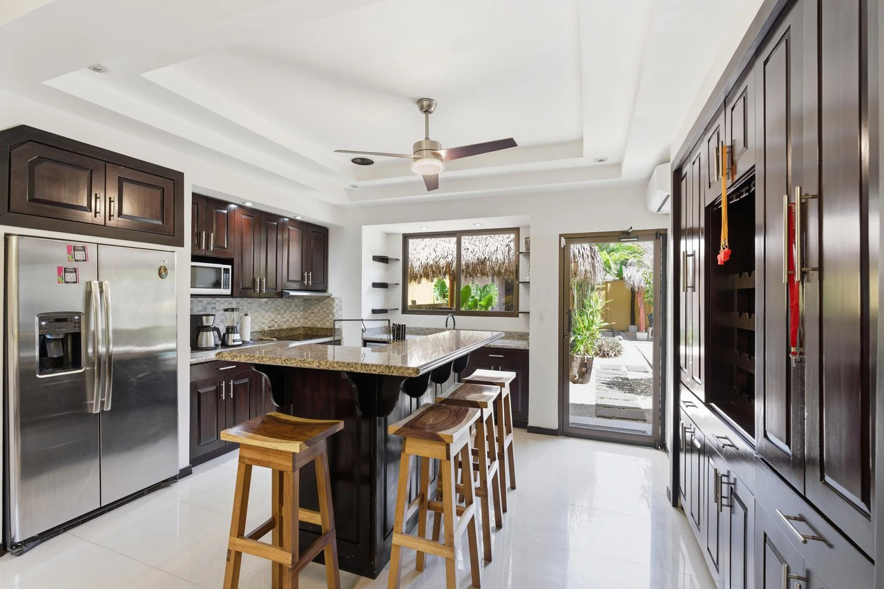 Casa Plumeria: Tropical 4-Bedroom Retreat with Pool Just Steps to Potrero Beach - Gallery image 4
