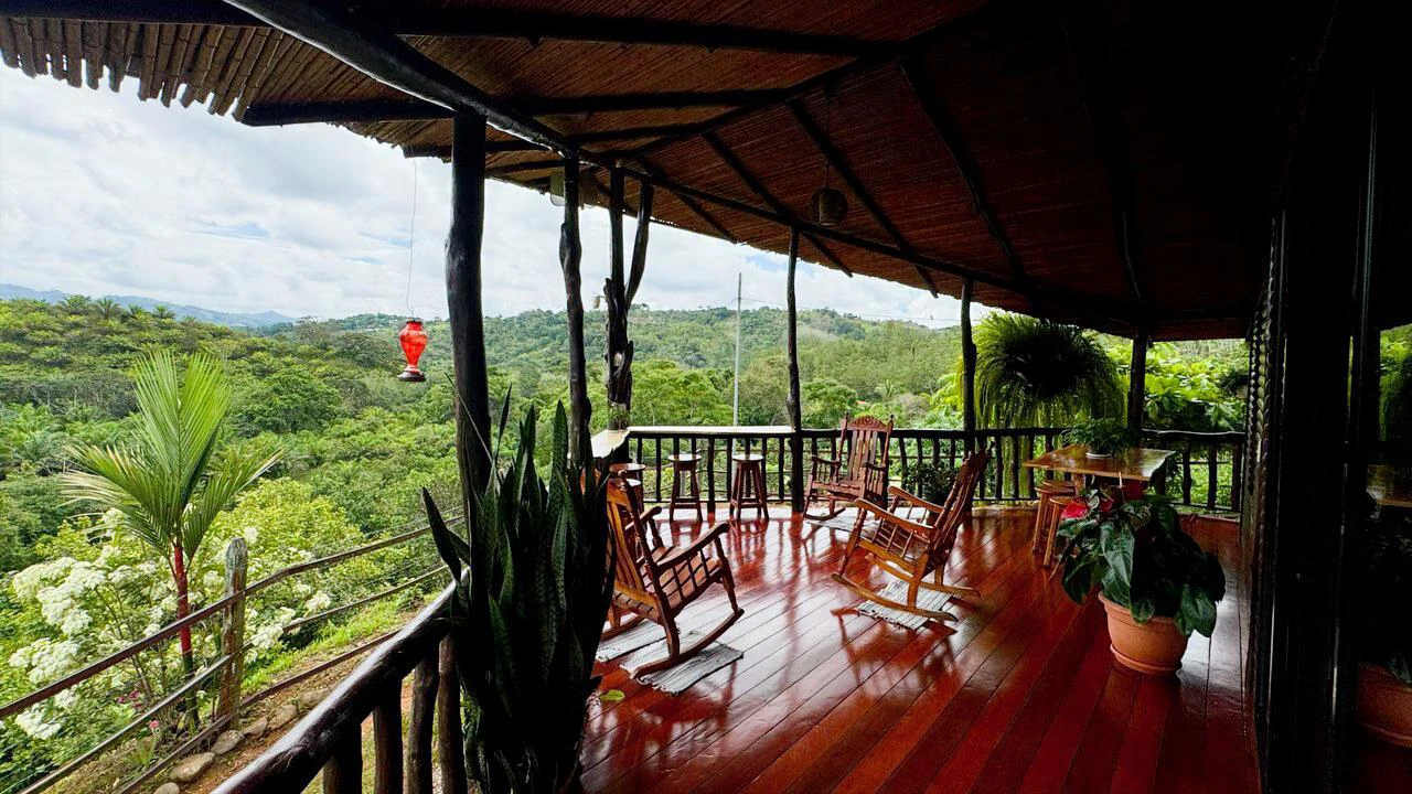 Charming Hardwood Cabin with Fruit Garden Near San Isidro - Gallery image 15