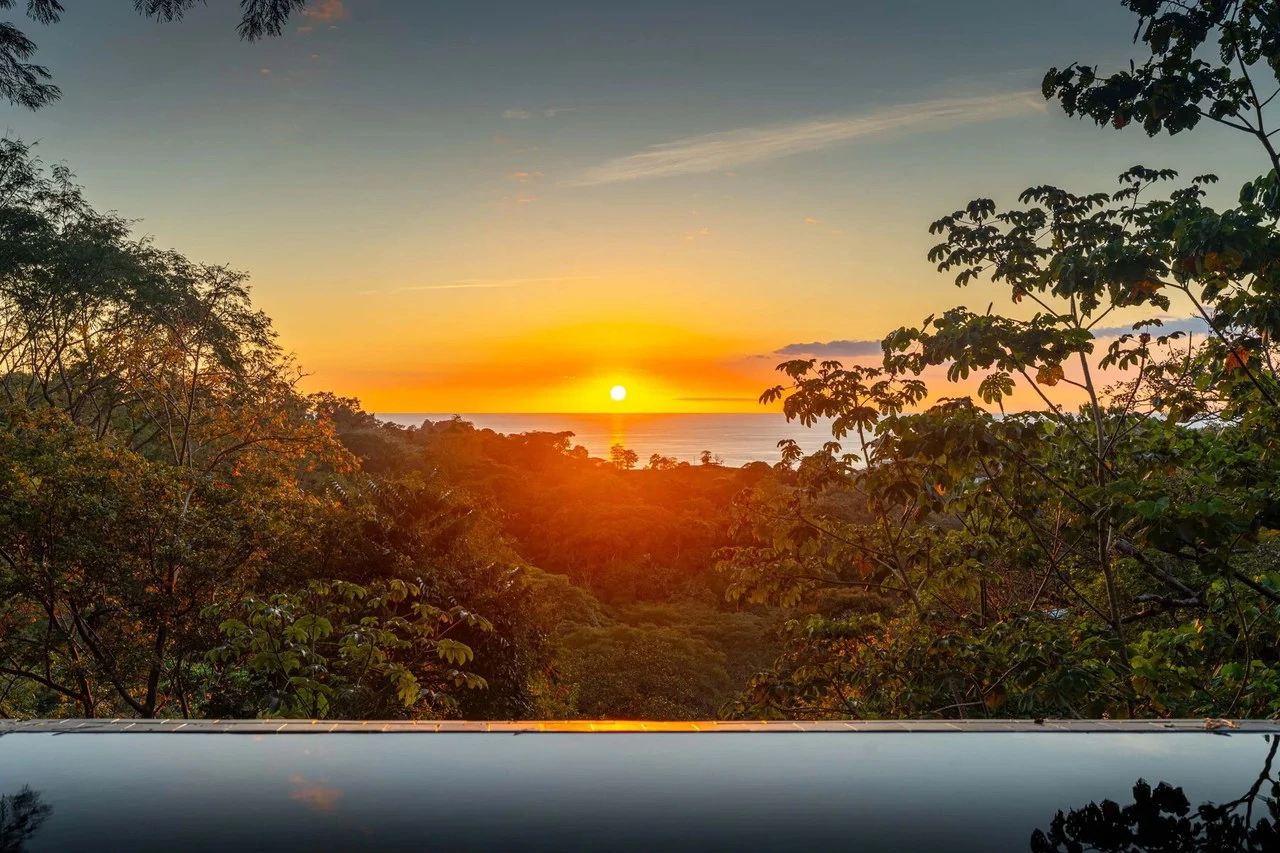 Casa Moon Diablo: Iconic Ocean View Luxury Estate with Infinity Pool, Rooftop Patio, Gym & Sauna in Manuel Antonio - Gallery image 2