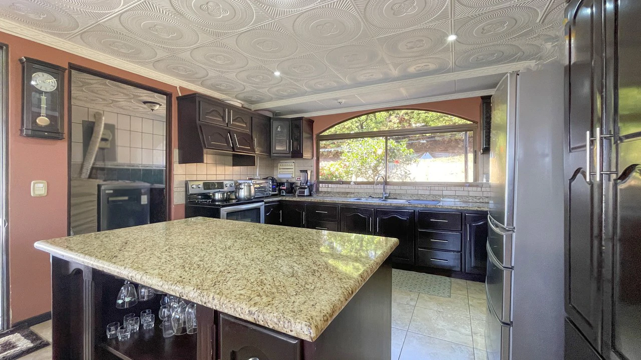 Spacious Home in Condominio El Roble – Cozy Spaces and Stunning Views - Gallery image 6
