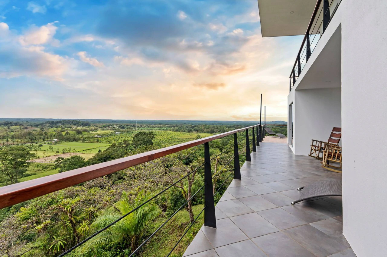 Casa Sol: Exceptionally Private Home with Panoramic Ocean, Mountain & Sunset Views - Gallery image 24