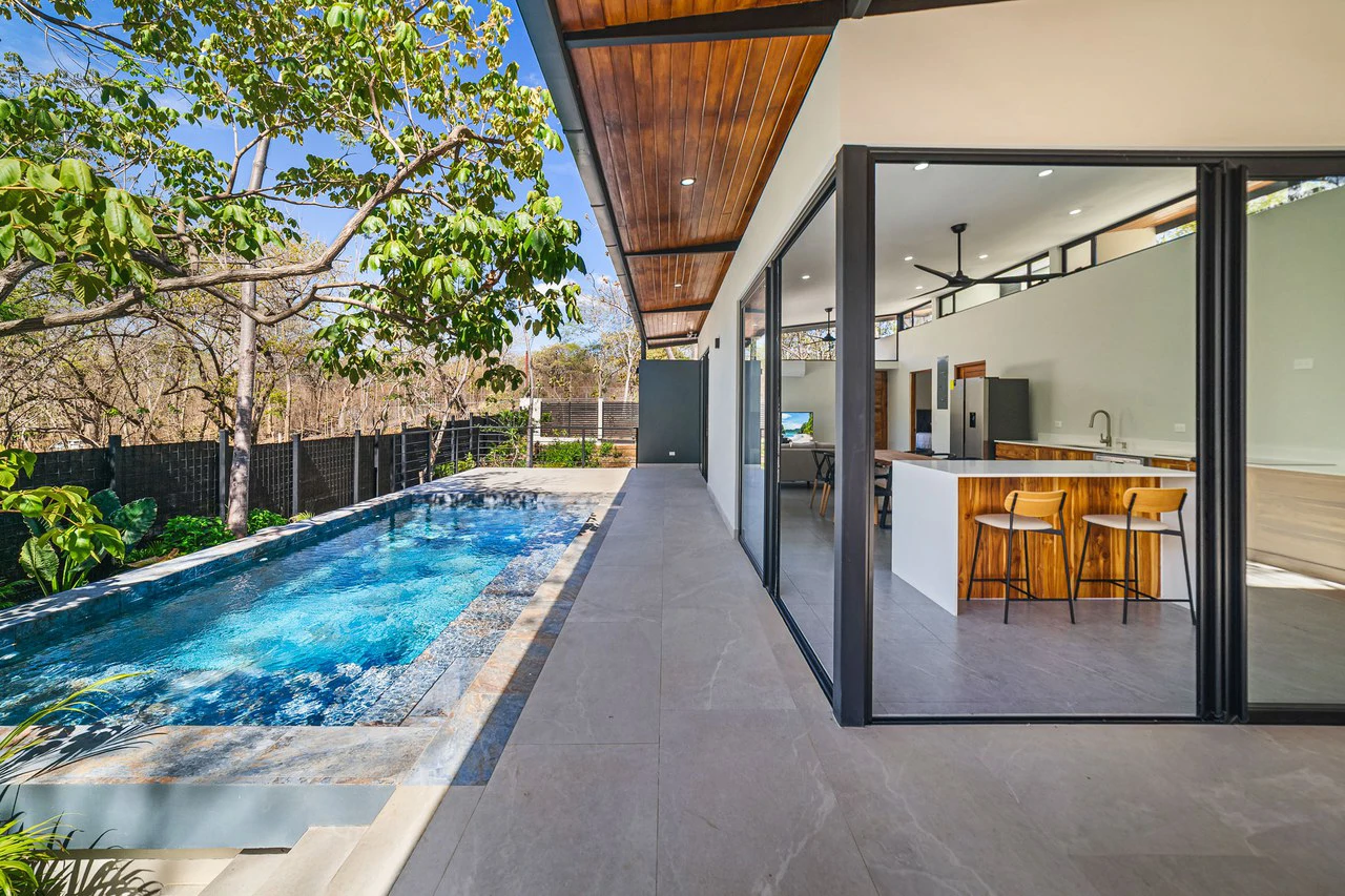 Casa Almendro: Contemporary 3BR Home - Gallery image 8