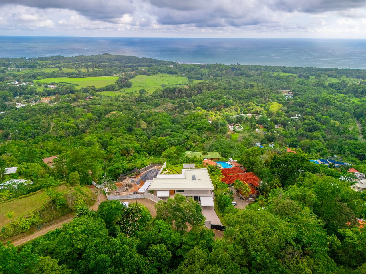 Lion's Gate Sunset Estate - Gallery image 13