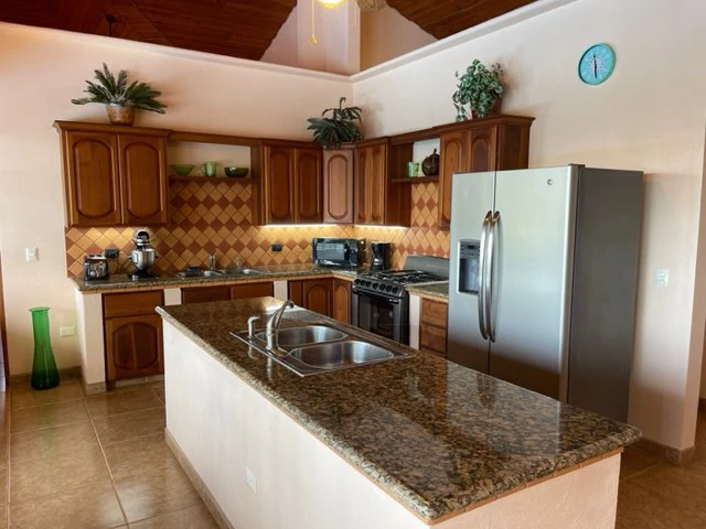 5.2 ACRES – 2 Bedroom Home With 60 Ft Infinity Lap Pool, 1 Bedroom Guest House, Fabulous Ocean View, Mature Fruit Trees!!! - Gallery image 16
