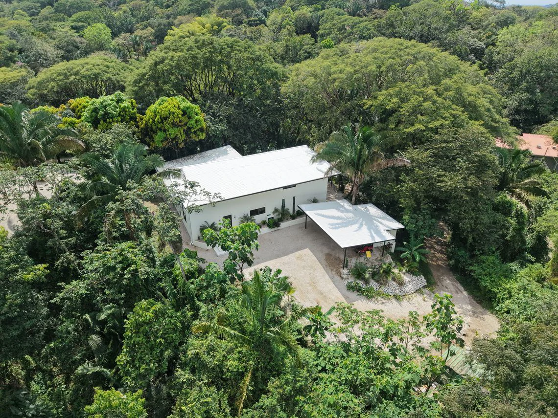 Casa Kapacha: Modern Family Oasis in Samara Woods – 4 Bedrooms, 3 Bathrooms and Swimming Pool, Just 6 Minutes from the Beach - Gallery image 12