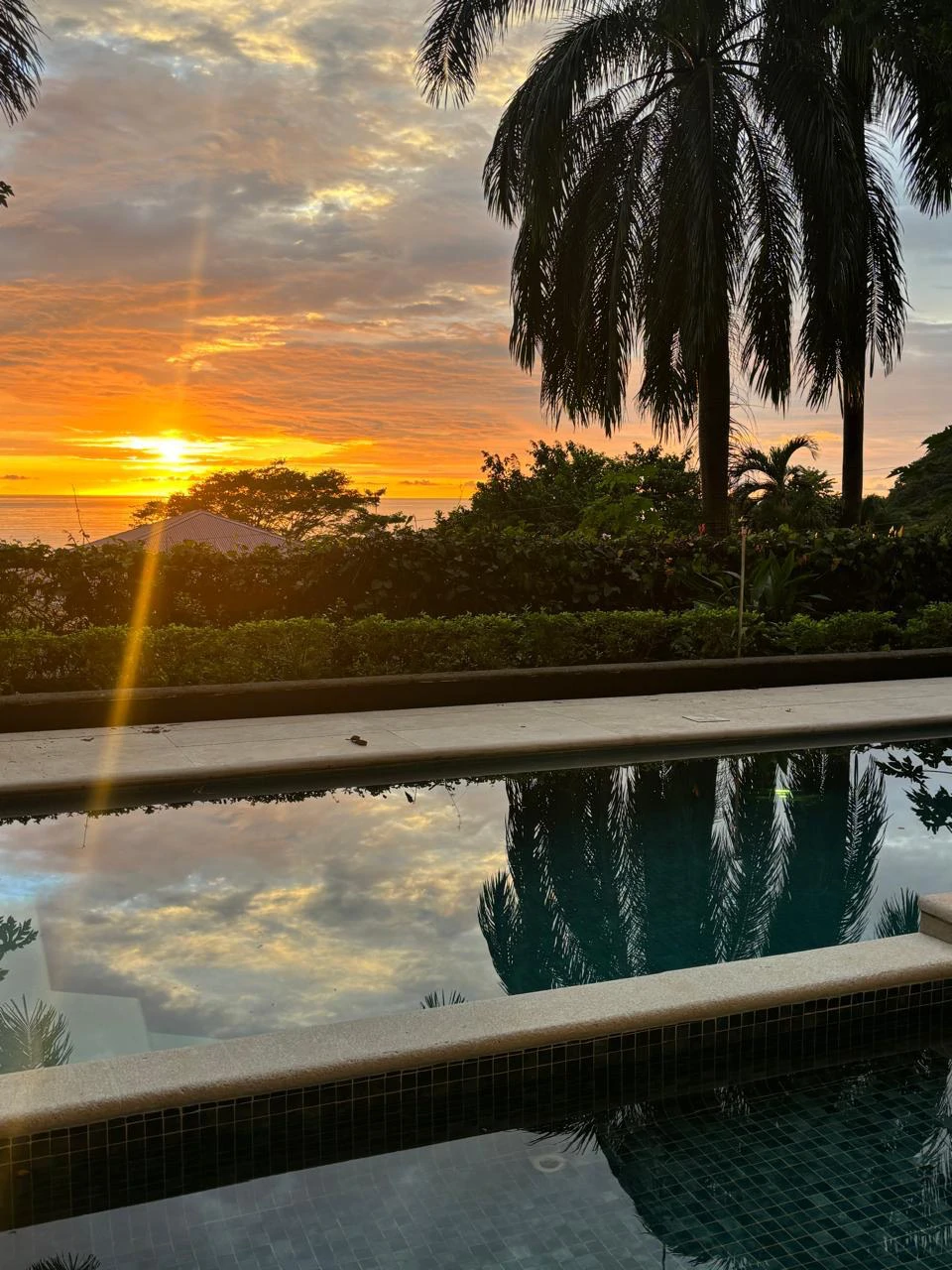 1.42 ACRES – 4 Bedrooms 2 Story Ocean-View Home With 2 Bedroom Guest House In Premium Beach Community, Walk to the Beach! - Gallery image 9