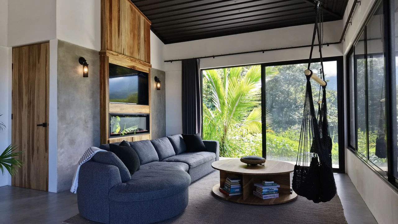 Mountain and Countryside House For Sale in Santa Elena - Gallery image 18