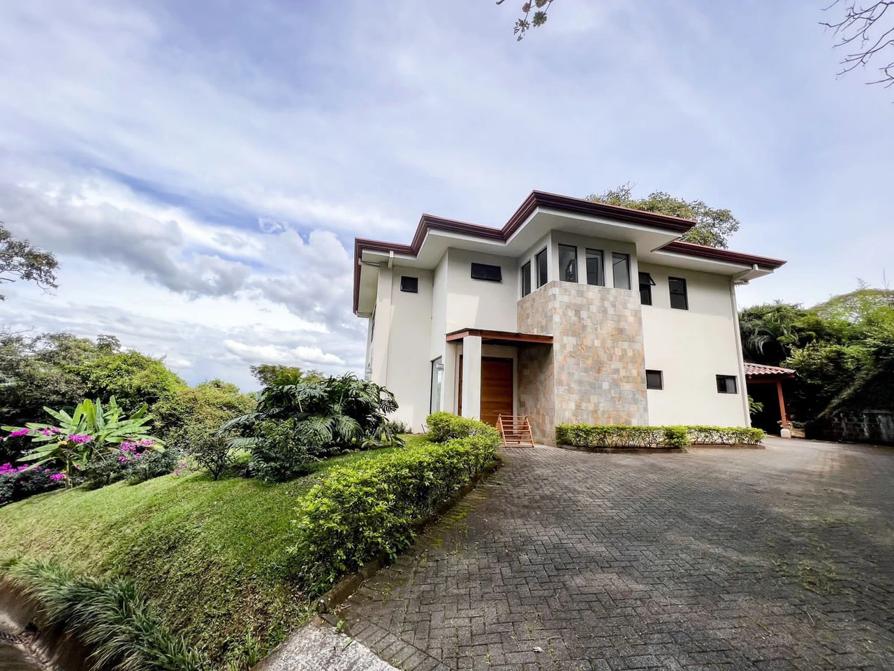 Modern style house for sale Ciudad Colon in gated community