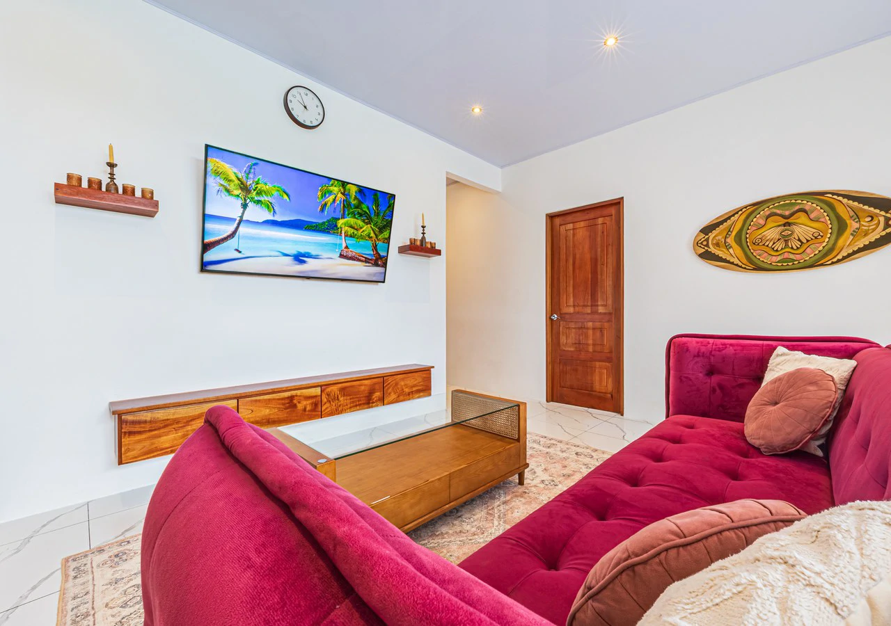 Comfortable 3-Bedroom Pool Home Near Beaches, Parks, and Restaurants - Gallery image 2