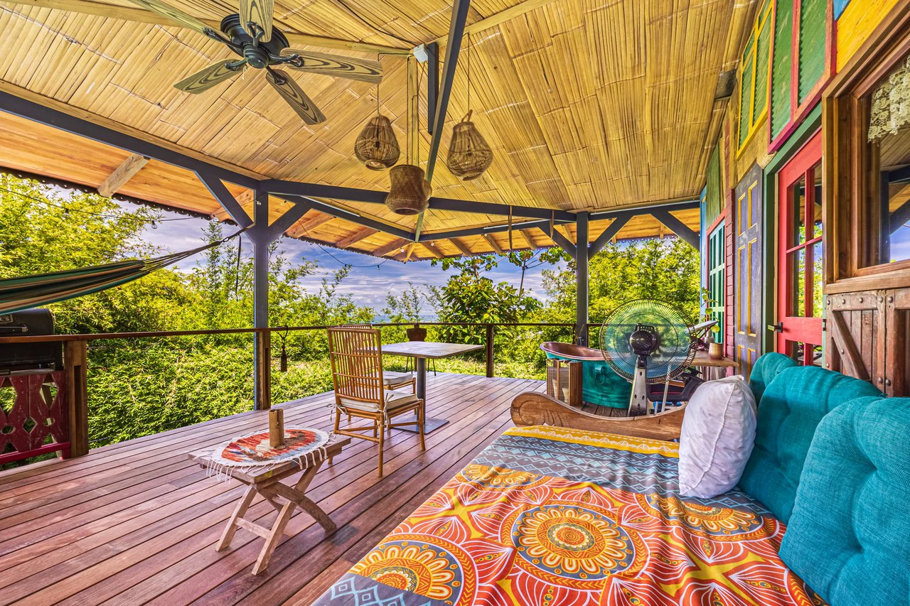 2.56 ACRES – 3 Bedroom Artistic Architectural Masterpiece, Recording Studio, Ocean View, Pool, 1 Bedroom Guest House!!! - Gallery image 8