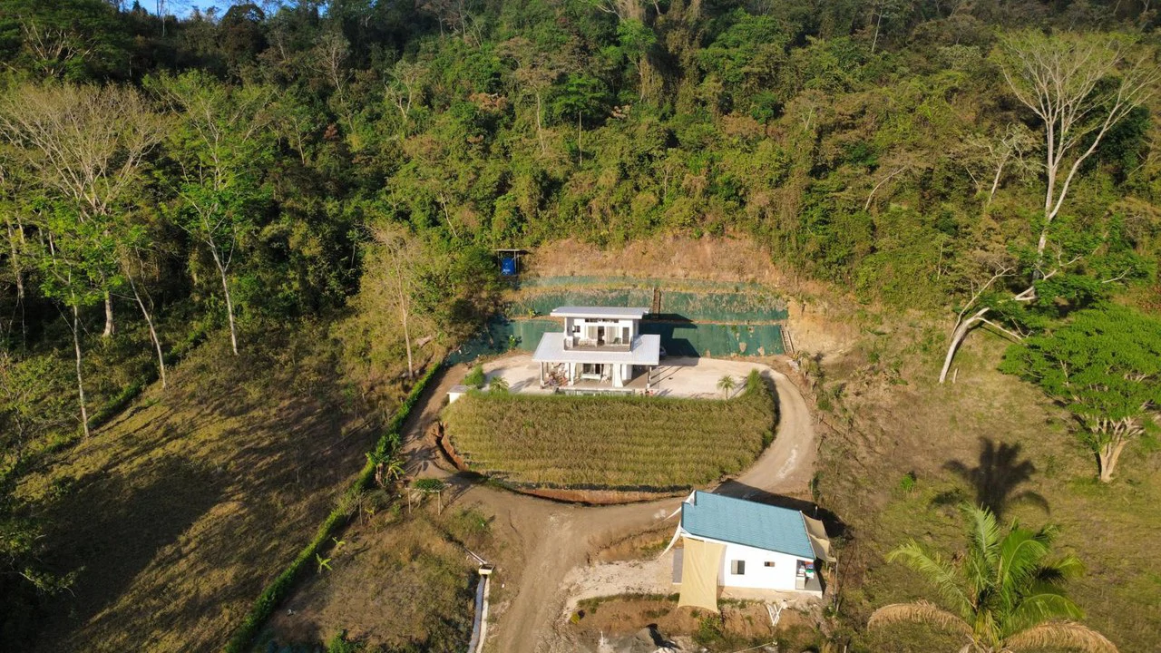 Beautiful Mountain Home for Sale in Hojancha – with Pool and Separate Guest House for Rental - Gallery image 4