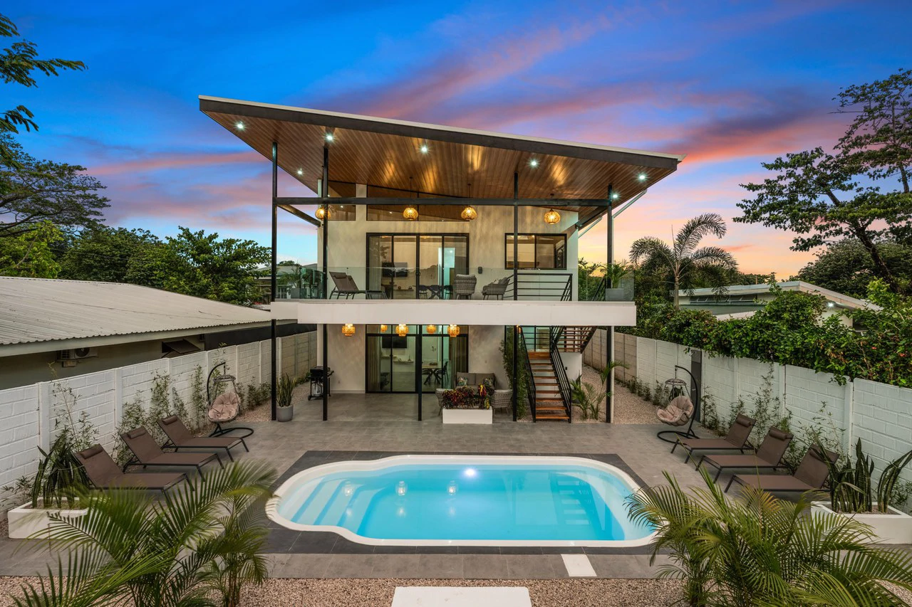 Sámara Serenity - In Town Income Generating Duplex: Near the Coast 1/2 Duplex For Sale in Playa Samara - Gallery image 3
