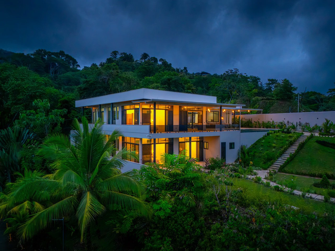 Lion's Gate Sunset Estate - Gallery image 32