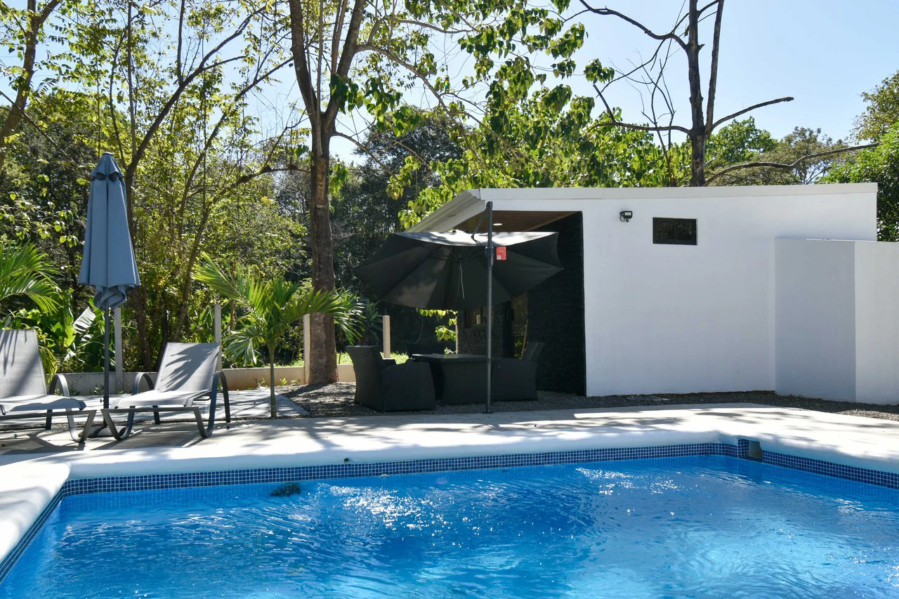 Home and Rental Apartment in Quiet Neighborhood - Gallery image 3