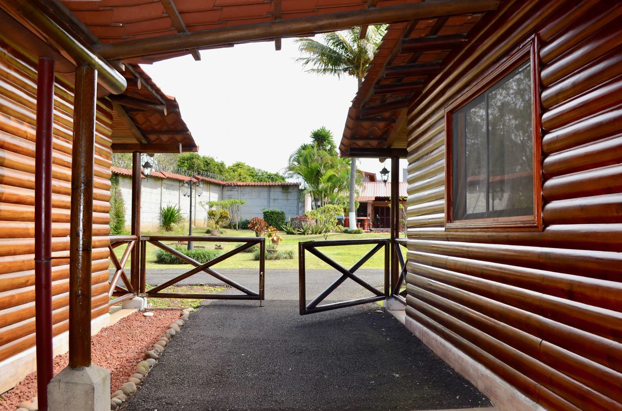 Beautiful investment property with cabins, house and apartments - Gallery image 34