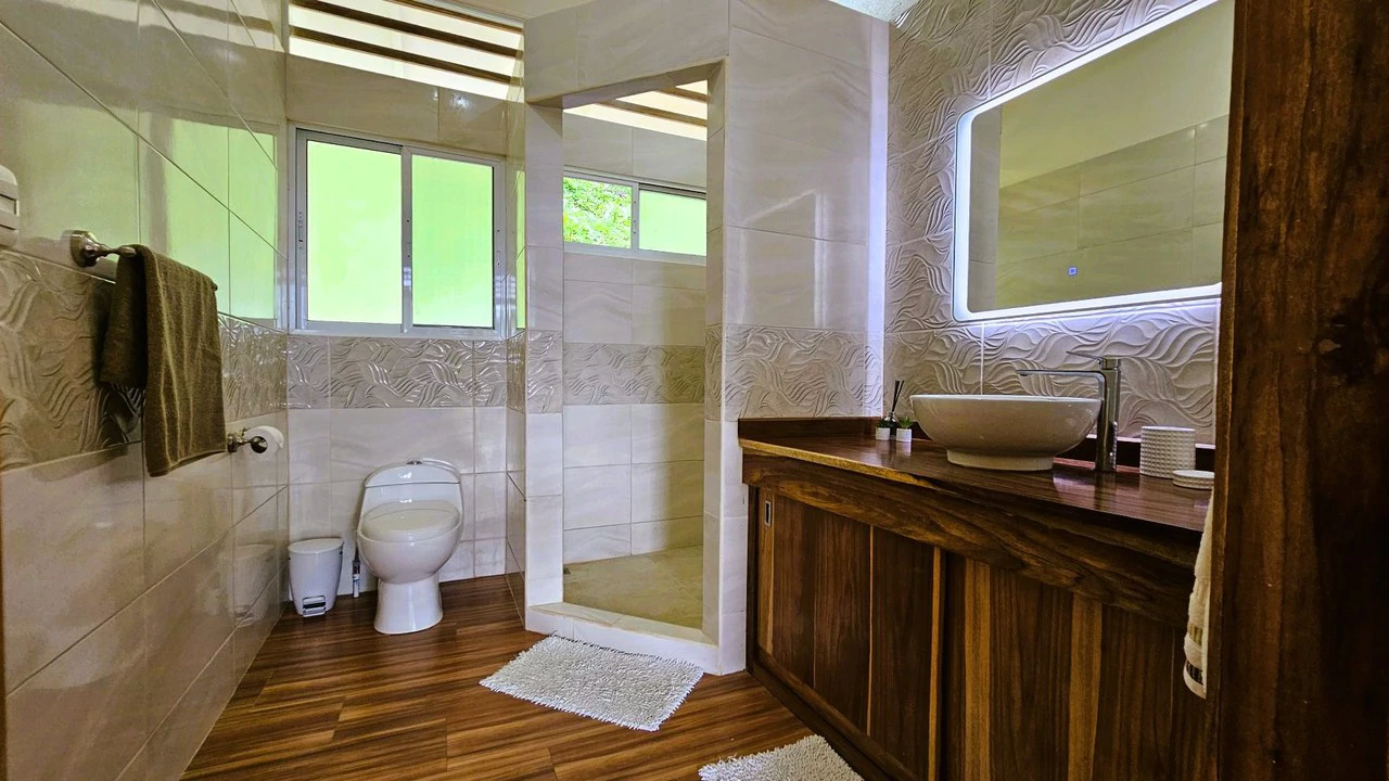 Private Hilltop Home:  with Sweeping Jungle Views & Pool - Gallery image 20