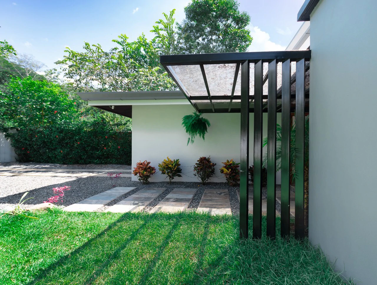 BRAND NEW 3-bedroom home, 5 minutes to Dominical Beach. - Gallery image 34