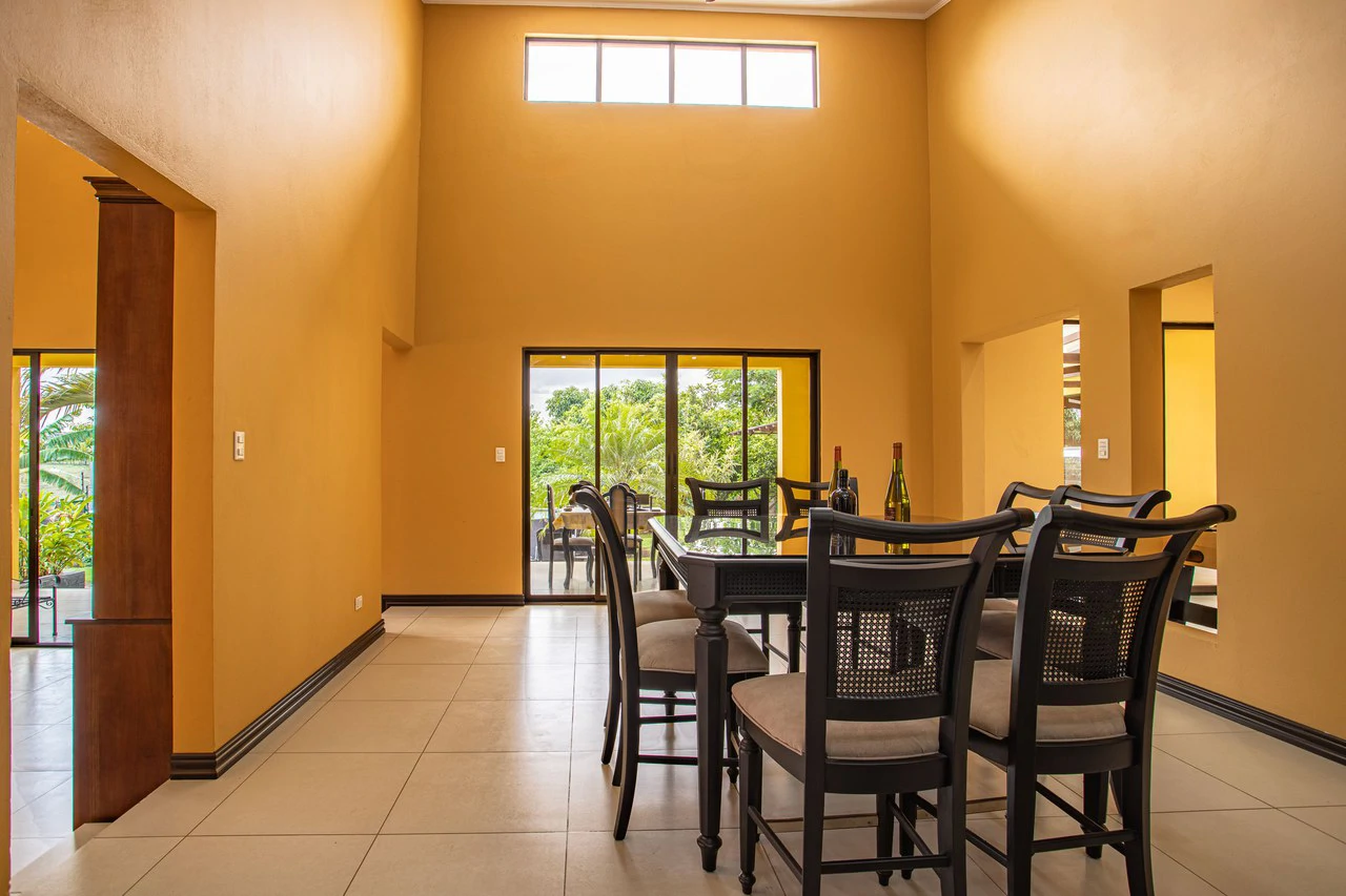 Modern Furnished Home Just 5 Minutes from Downtown Grecia - Gallery image 9