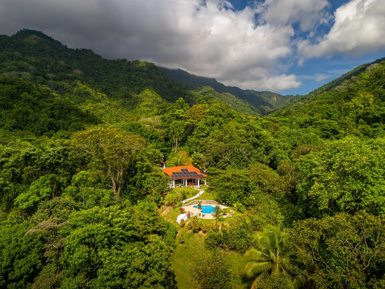 Villa Allamanda: Privacy Galore, Ocean, Jungle and Mountain Views - Gallery image 3