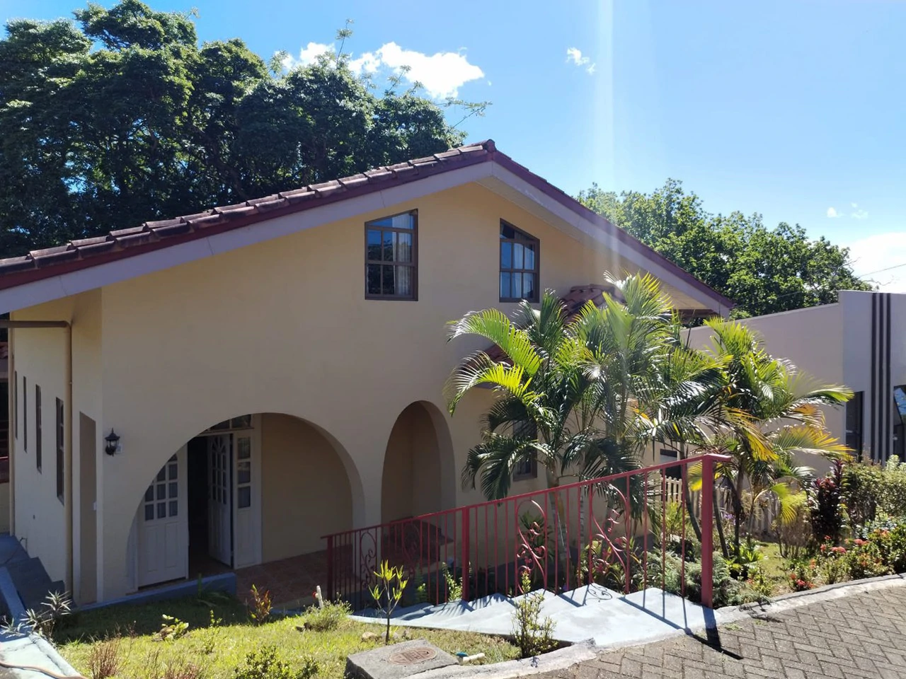 FOR SALE! Furnished house Condominium in Grecia
