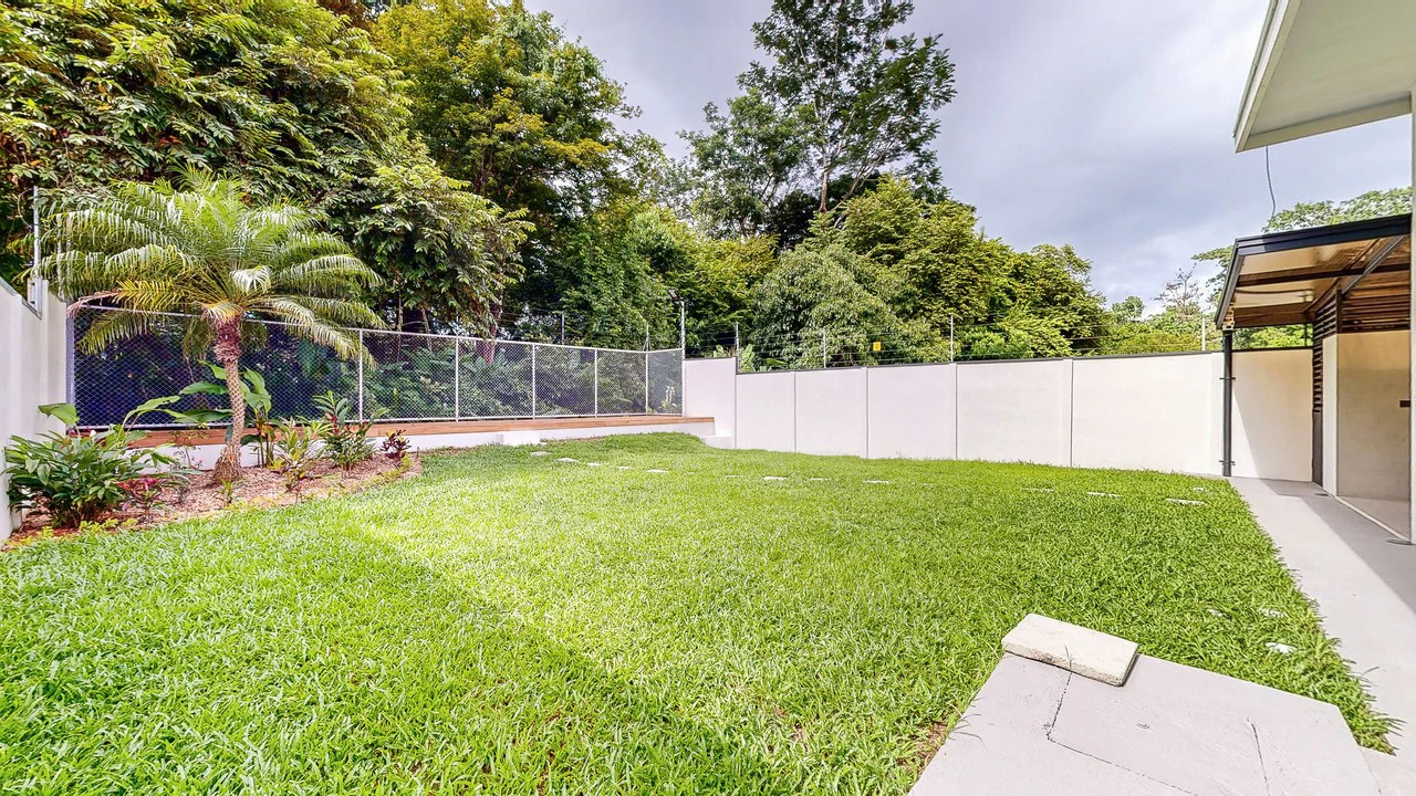 Brand New 3 bed, 2 Bath Home with creek and Jungle views. - Gallery image 22