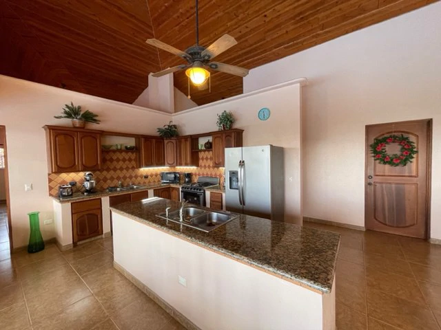 5.2 ACRES – 2 Bedroom Home With 60 Ft Infinity Lap Pool, 1 Bedroom Guest House, Fabulous Ocean View, Mature Fruit Trees!!! - Gallery image 14