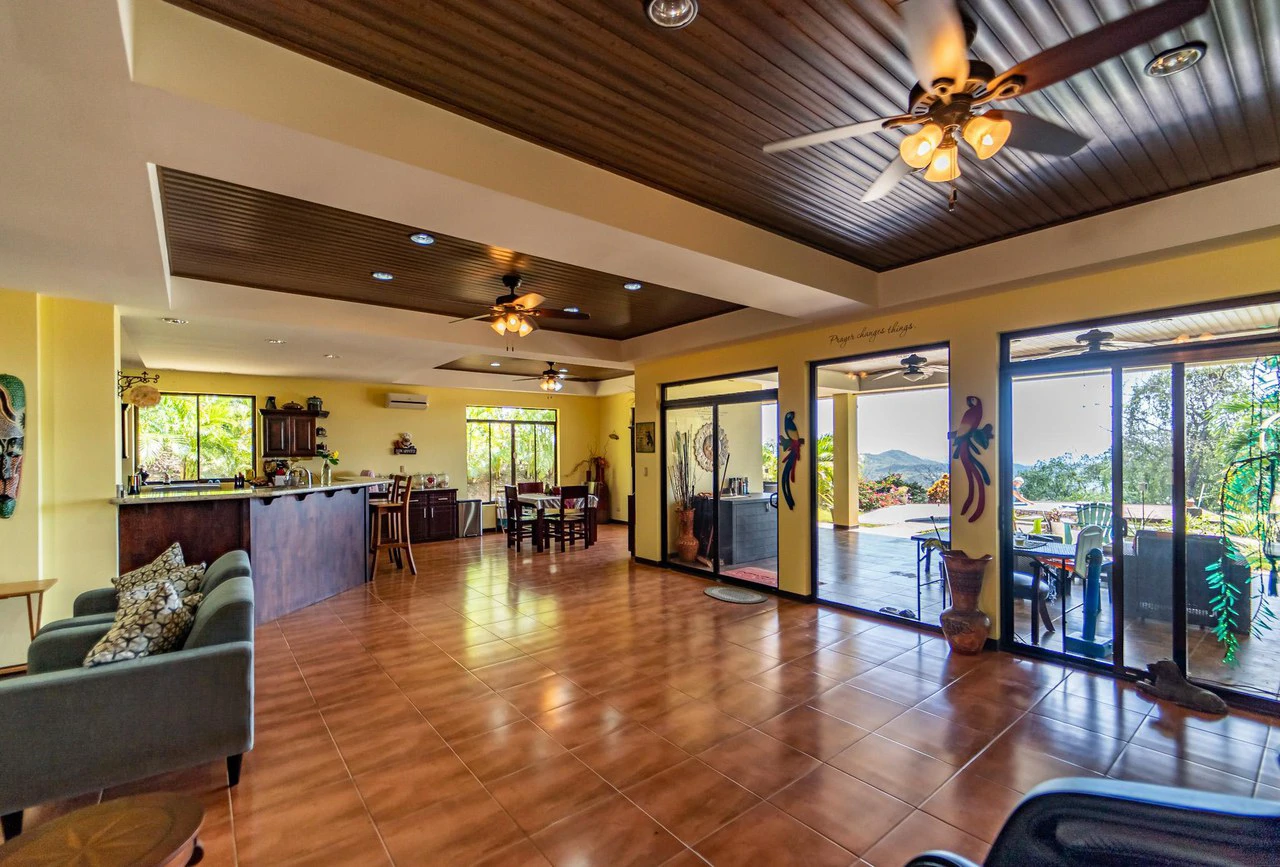 Casa Jardin: Ocean View SFH with Guest House and Extra Lot - Gallery image 15