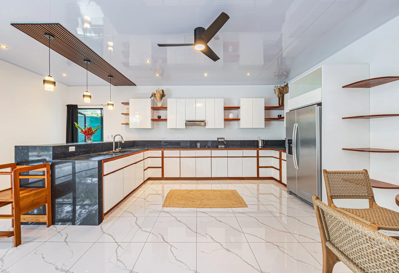 Comfortable 3-Bedroom Pool Home Near Beaches, Parks, and Restaurants - Gallery image 3