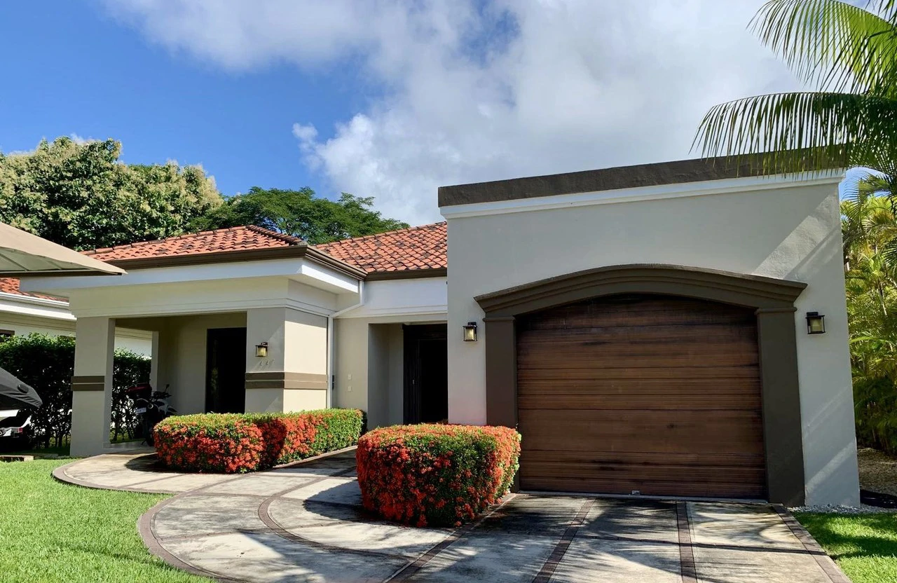 Villa 447: $649,000 USD Luxury NICOYA BAY HOME for sale on the Golf Course!  Privacy, Tropical gardens, Fully Furnished, Beautiful views, Strong concrete block construction, High ceilings....... - Gallery image 9