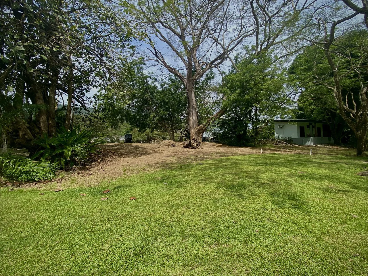$340,000 USD Golf Garden Lot for Sale:  Build your dream home today! Gated Los Delfines Golf & Country Club Beachfront Village:  - 5 min walk to Swimming beach in Bahia Ballena on the Southern Nicoya  - Gallery image 6