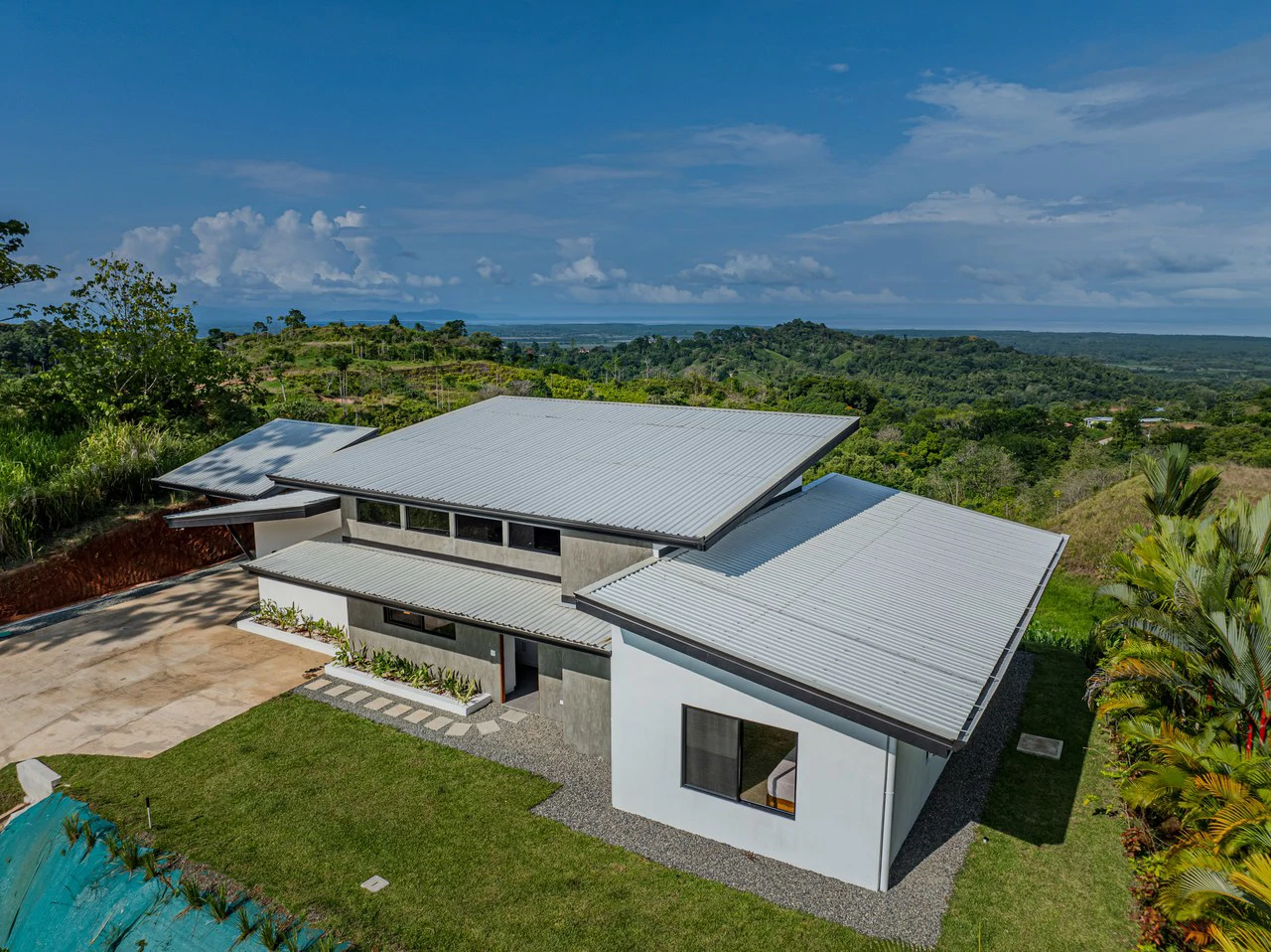 CHONTALES NEW VILLA WITH PANORAMIC OCEAN AND MOUNTAINS VIEWS: Mountain Villa For Sale in Ojochal - Gallery image 41